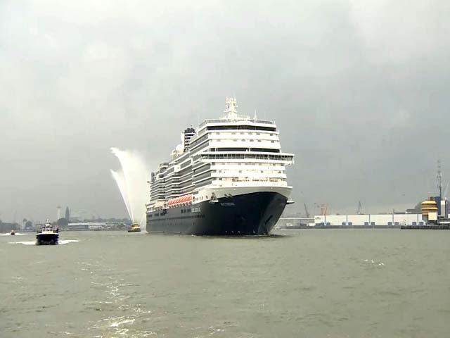 Cruiseschip ms Rotterdam VII van de Holland America Line aan de Cruise Terminal Rotterdam